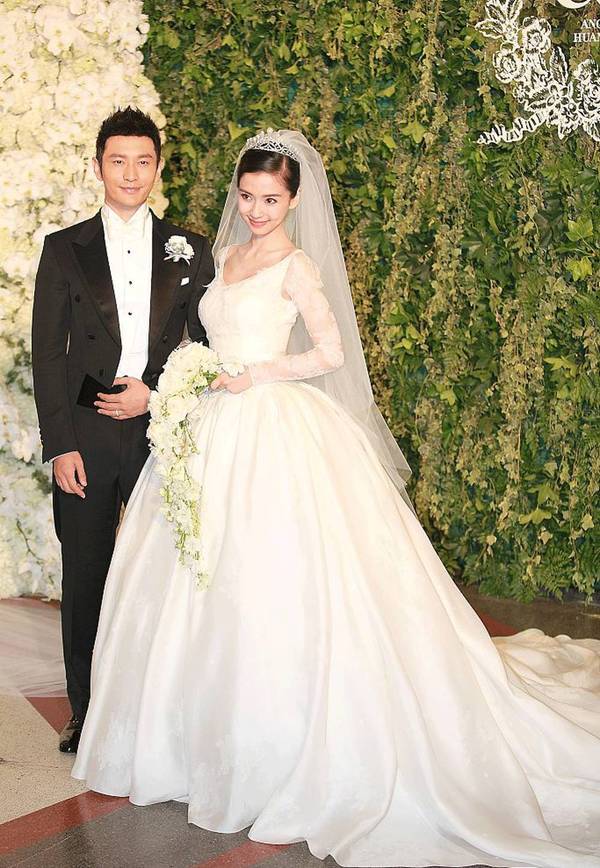 angelababy 身穿 dior 高订婚纱