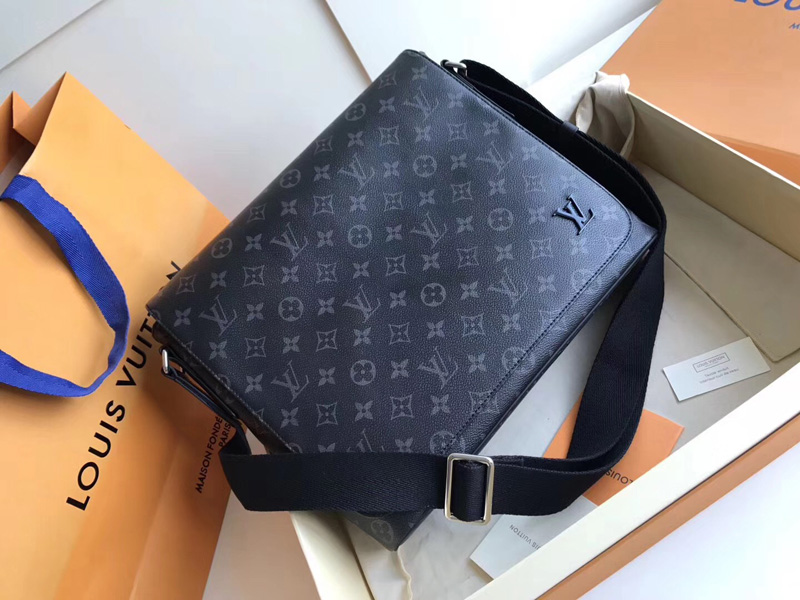 Louis Vuitton District MM M44001