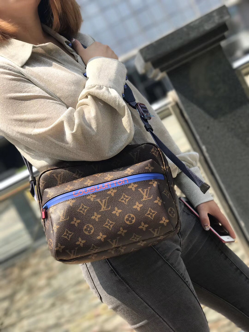 Louis Vuitton Messenger Shoulder bag 374988