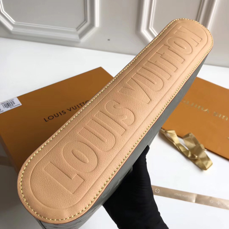 LOUIS VUITTON  ポシェット・コスモス　モノグラム　M63240 LOUIS VUITTON ポシェット・コスモス モノグラム M63240