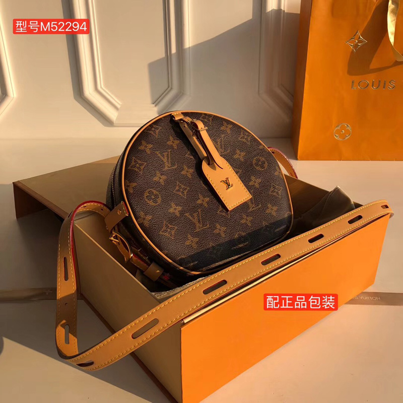 M52294 LV Boite Chapeau 手袋LV2018新款Monogram帆布女包LV圆饼包- 米兰站