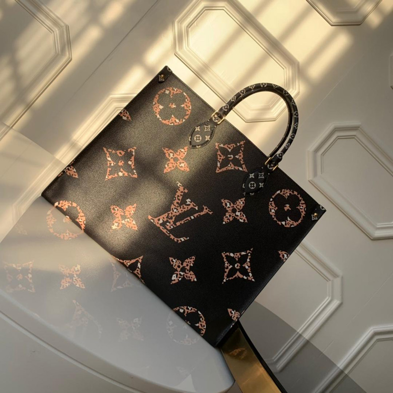 M44675 LV ONTHEGO 手袋超大号Monogram 印花迷你饰边黑配白- 米兰站