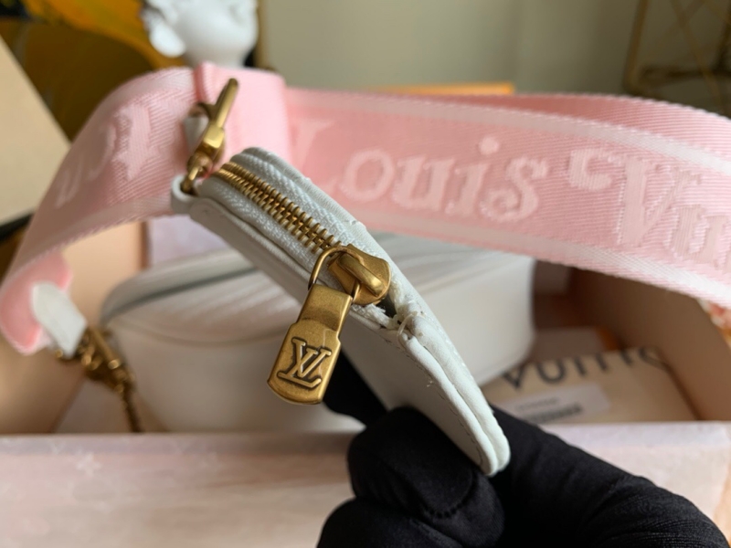 Louis Vuitton 手袋 新品未使用 M56466 LV New Wave Multi-Pochette 手袋LV三合一斜挎包雪白色