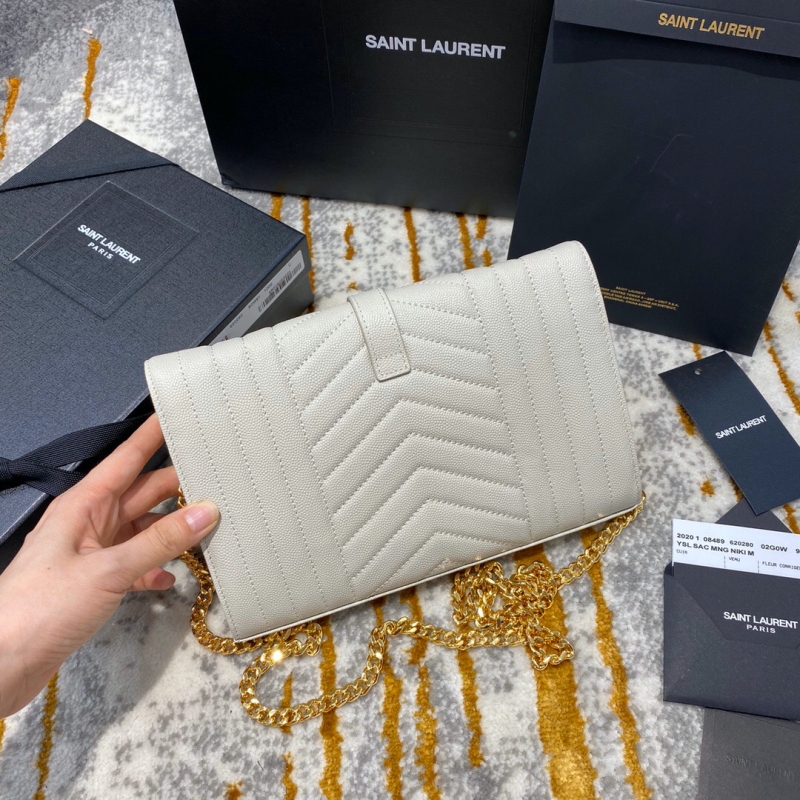 620280 YSL圣罗兰女包MONOGRAM粒面压印皮革信封包白色- 米兰站