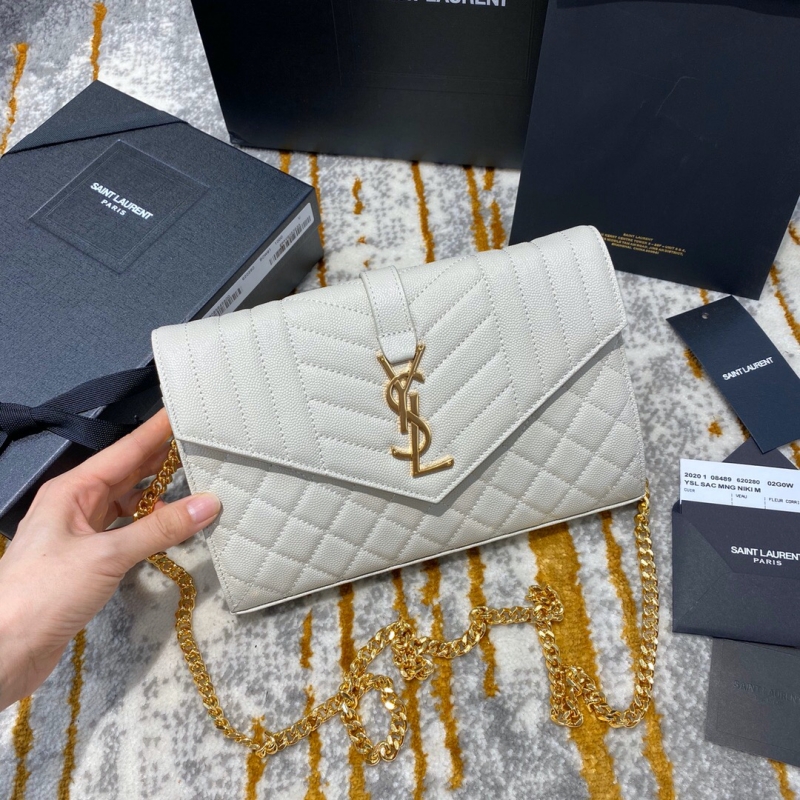 620280 YSL圣罗兰女包MONOGRAM粒面压印皮革信封包白色- 米兰站