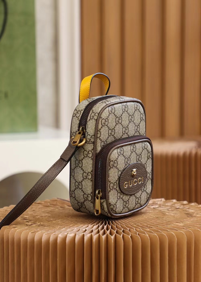 Gucci ヒョウ柄 手袋 グッチ レオパード ヒョウ柄 斜め掛け チェーン ウォレット