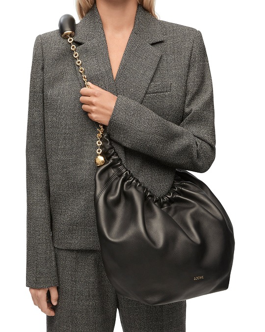 LOEWE 手袋 新包| LOEWE 上架2023秋冬秀款新包：Squeeze 手袋，编织篮子包- iBag
