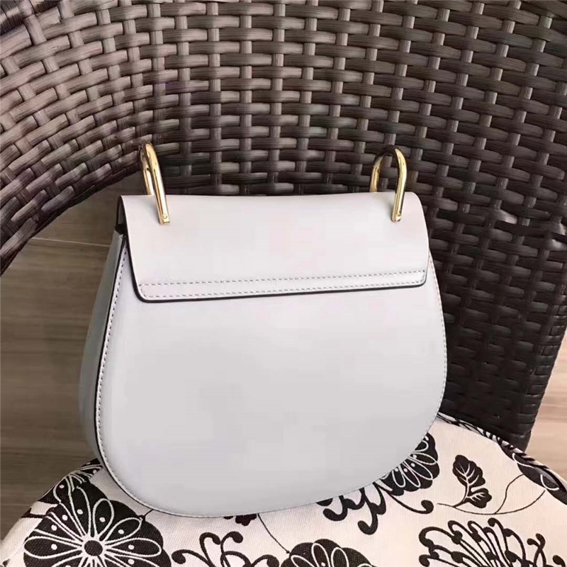 玄重♡Chloe♡ CHLOE'】Sense 刺繡標誌小牛皮束口水桶包(黑色)