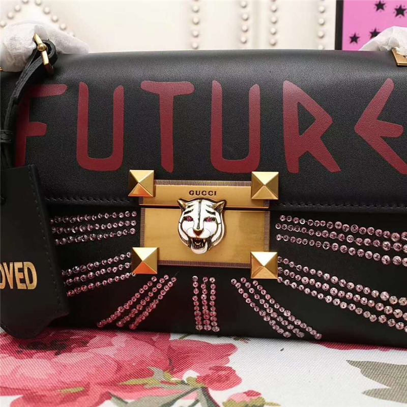 477330 GUCCI 秋冬最新虎头FUTURE字母印花链条单肩包黑色- 米兰站