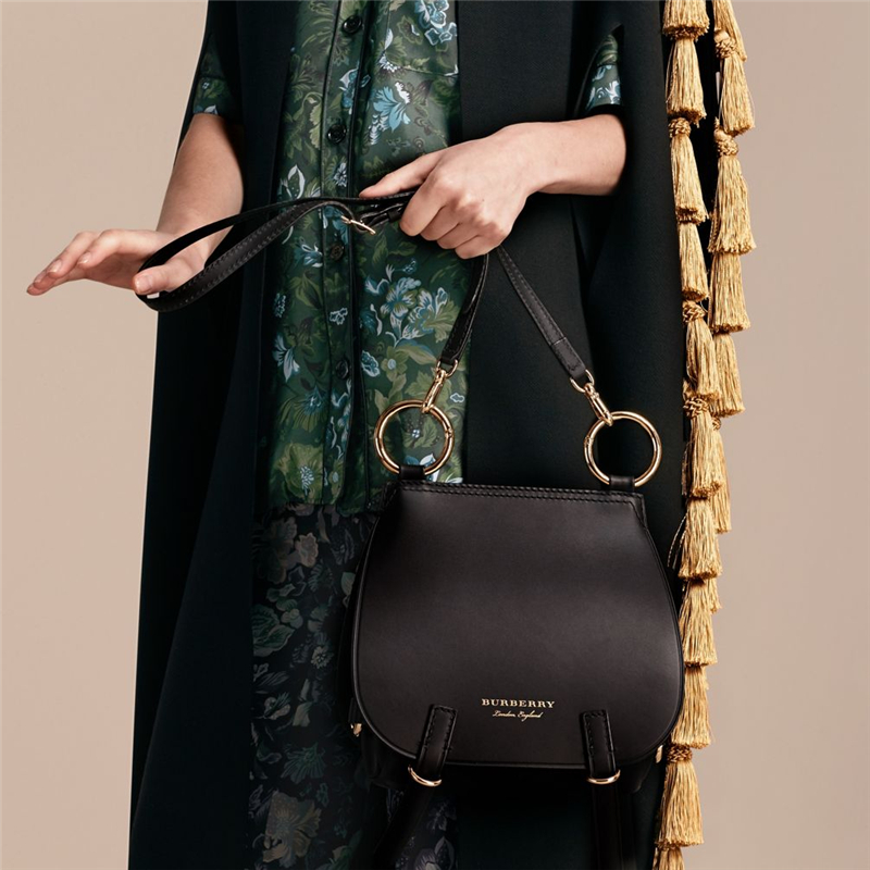 美品✨Burberrys バーバリー ベルト Bロゴ ゴールド金具ブラック 本革 40456481 巴宝莉The Bridle 光滑皮拼粒纹皮铆钉镶缀肩带马勒包