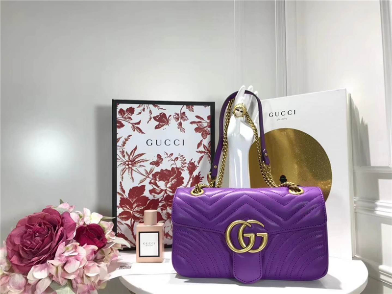 【GUCCI】スカート　紫　ゴールド　ロゴ　バックル付き GUCCI】スカート 紫 ゴールド ロゴ バックル付き レディース