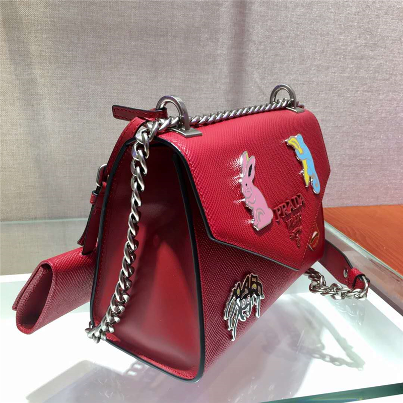 1BD127 Prada女包Monochrome Logo单肩包珐琅金属贴花Prada链条包