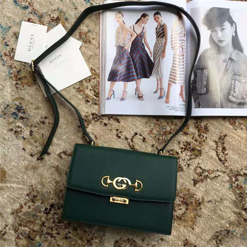576388 Gucci女袋Zumi系列粒面皮革互扣式G马衔扣小号Gucci肩背包