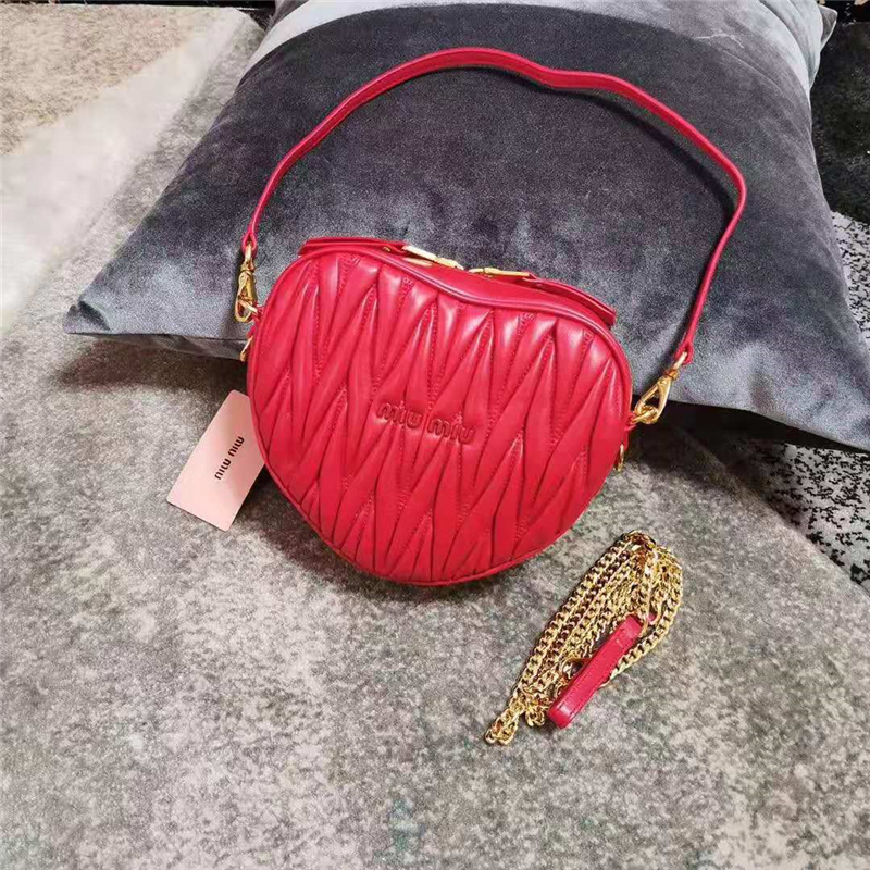 5BH166 MiuMiu桃心包Matelasse 小羊皮缪缪链条手袋红色- 米兰站