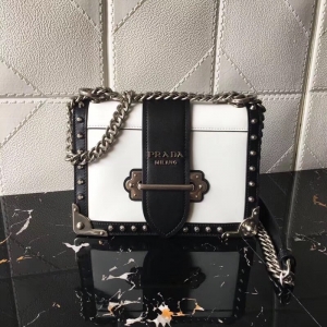 1BD045 Prada cahier ¿ í ﵥб 