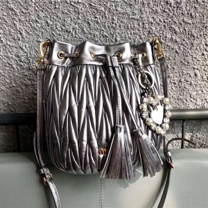 5BE014 MIUMIU ר¿ BUCKET BAG Ƥ Ͱΰ ǹɫ