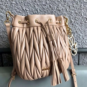 5BE014 MIUMIU ר¿ BUCKET BAG Ƥ Ͱΰ 