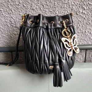 5BE014 MIUMIU ר¿ BUCKET BAG Ƥ Ͱΰ ɫ