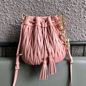 5BE014 MIUMIU ר¿ BUCKET BAG Ƥ Ͱΰ ɫ