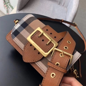 BurberryŮ ͱŮ Ӱ ͱ Burberry ɫ