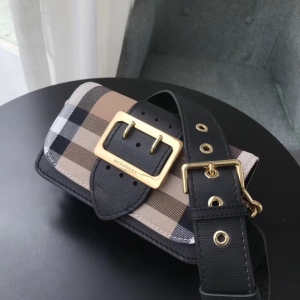 BurberryŮ ͱŮ Ӱ ͱ Burberry ɫ