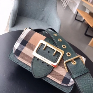 BurberryŮ ͱŮ Ӱ ͱ Burberry ɫ