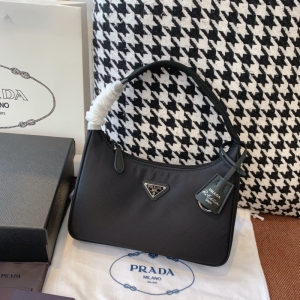 1NE515 Prada Re-Edition 2000 ִ ° ɫ