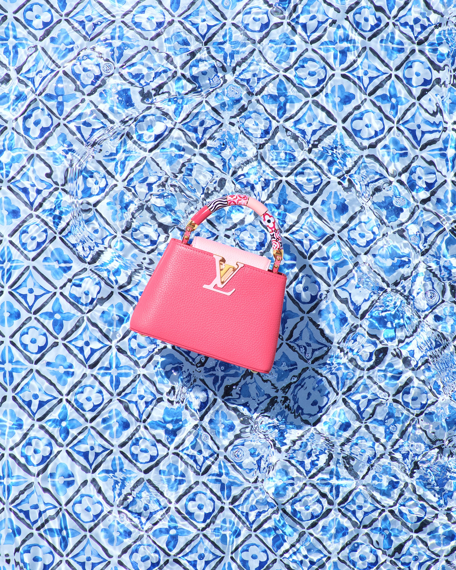 Louis Vuitton 上市新款Capucines 手袋：天然藤编，波浪包底