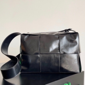 Bottega Veneta 羼 Intreccio֯Ƥб BV Arco ɫ