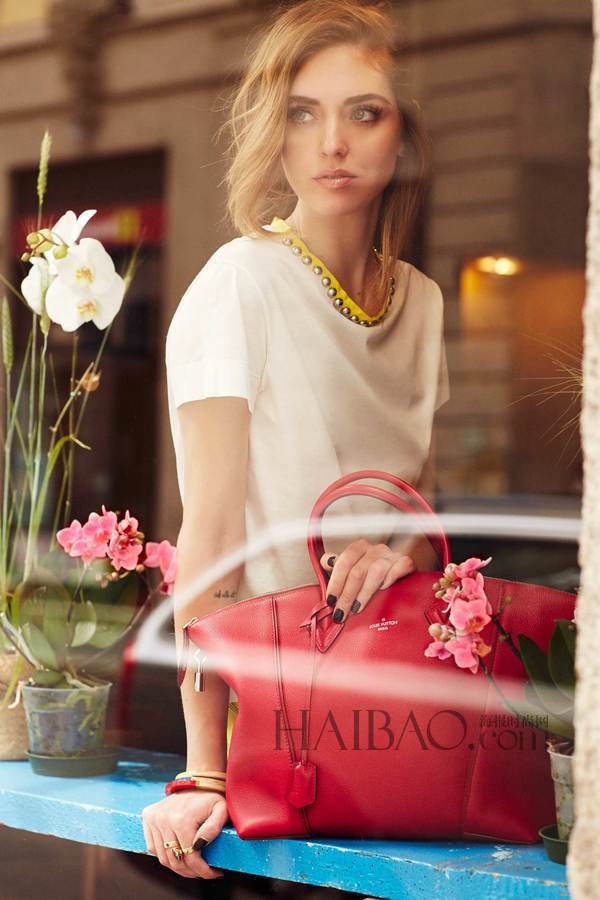 ʱв· (Chiara Ferragni) ȫ··LV (Louis Vuitton) LockitϵִƬ