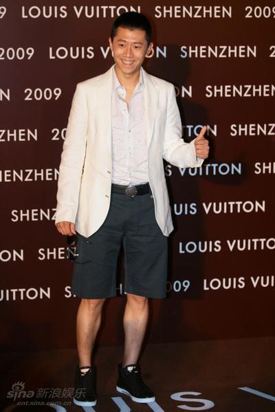 LV中国最大旗舰店耀眼亮相万象城 点击在新窗口中查看该图片