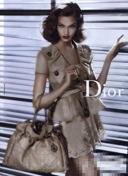 Karlie Kloss电眼诱惑 演绎迪奥2015包包新品