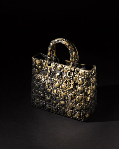 迪奥在首尔精品店推出全新Lady Dior手提包包