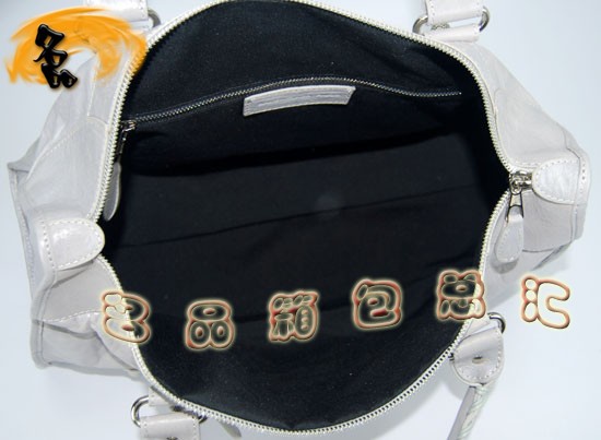 084324A BalenciagaŮ   ƤʱŮ ǳɫ
