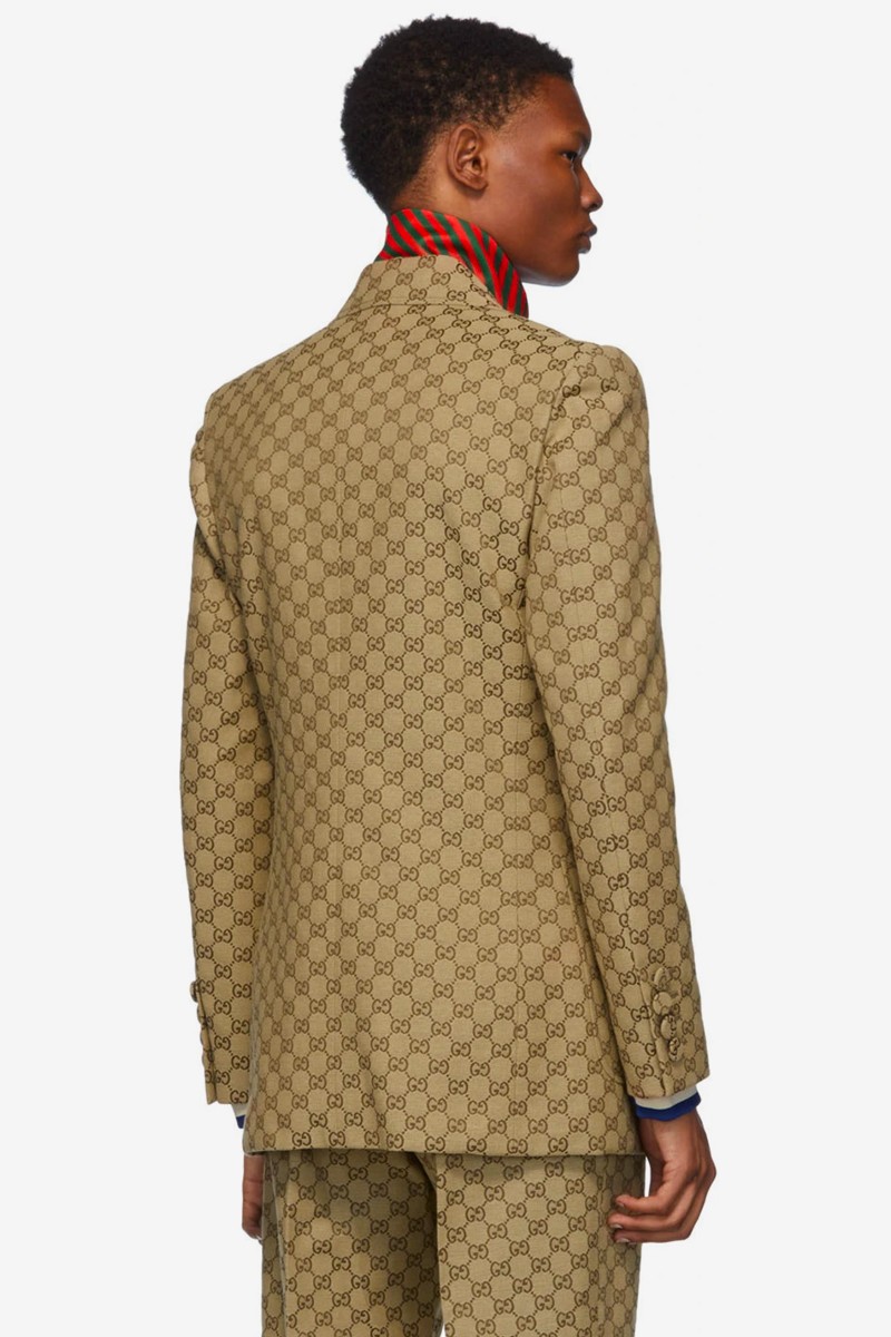 Gucci 推出GG Logo 印花西服套装和棒球帽