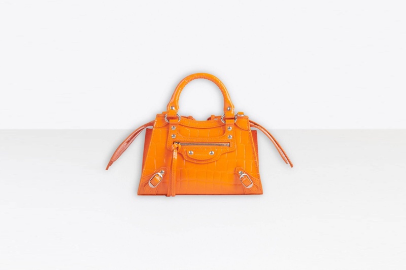 Balenciaga 经典机车包推出全新尺寸与设计！