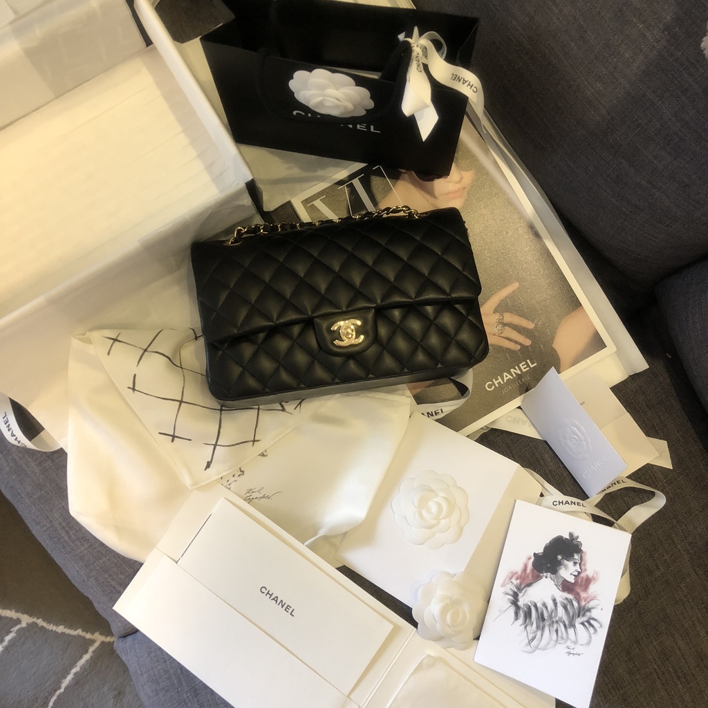 正品开箱CHANEL Classic Flap bag香奈儿经典款包包尺寸以及实拍