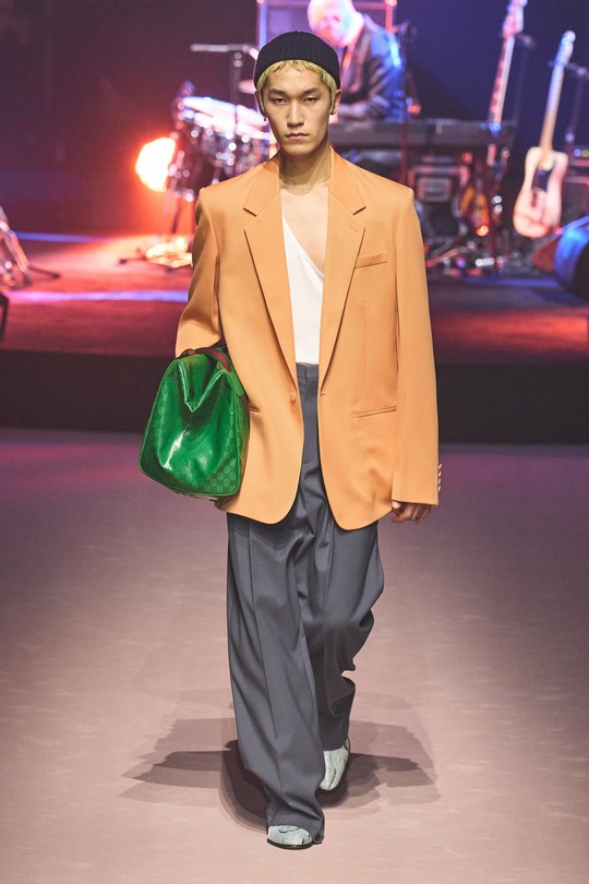 Gucci2024上市「GG水晶帆布」系列包袋：亮泽表面和耐用特性