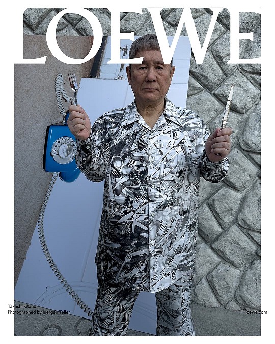 LOEWE 上架2024秋冬系列男士新包：简约纯色，细节巧思