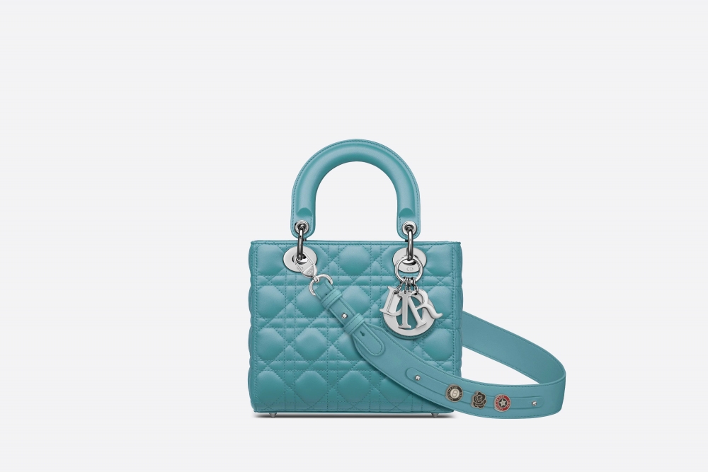 许多人的梦幻手袋，增添青春气息的Small Lady Dior My ABCDior Bag。