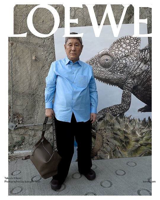 LOEWE 上架2024秋冬系列男士新包：简约纯色，细节巧思